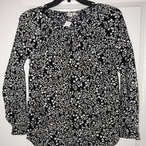 Maternity Top Size Medium Black and white floral maternity top flowy maternity